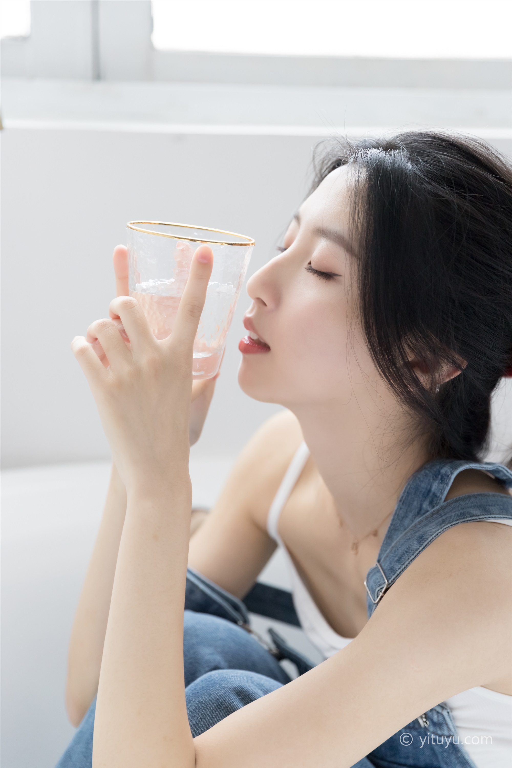 YITUYU 艺图语 2021.04.21 蓝色牛仔裤 小铟